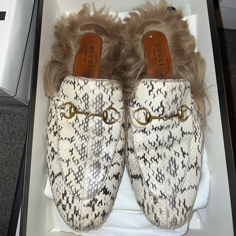 Gucci leather upper and sole sandal